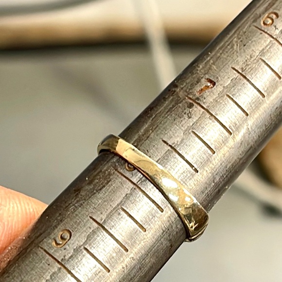 14k Claddagh ring - Picture 10 of 10